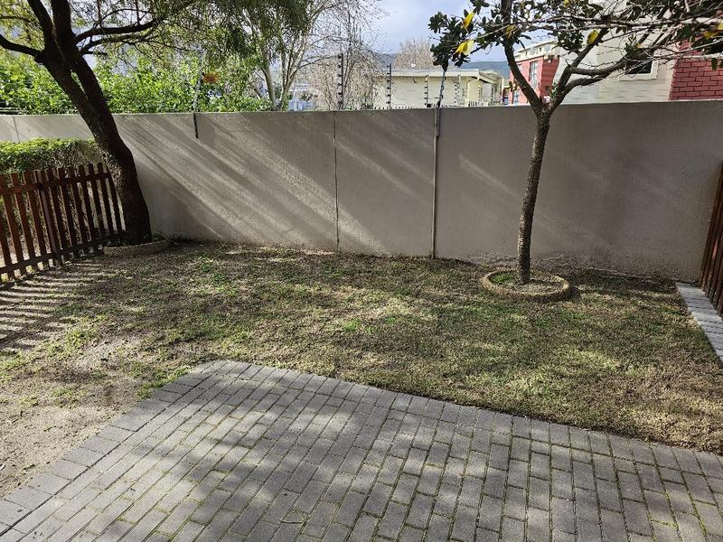 To Let 2 Bedroom Property for Rent in Burgundy Estate Western Cape